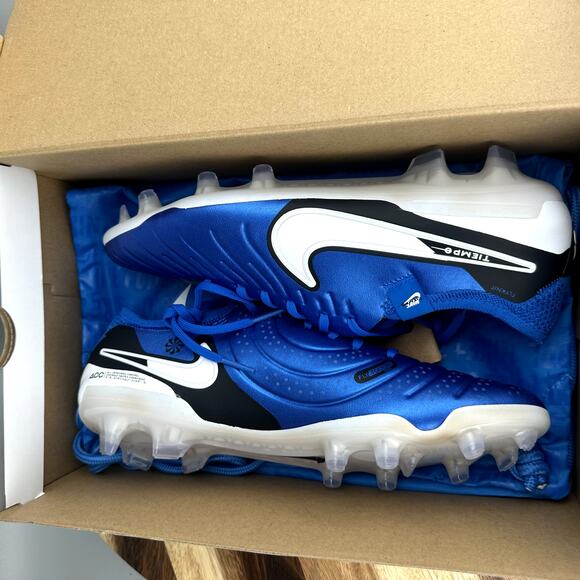 Athletic_Shoes